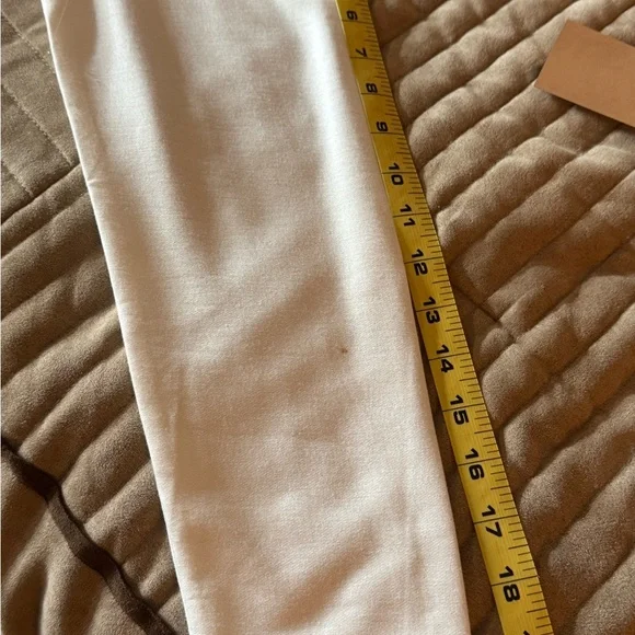 Venus White “Love” Cold-Shoulder Top with Metallic Heart (Size Large) - Picture 4 of 8